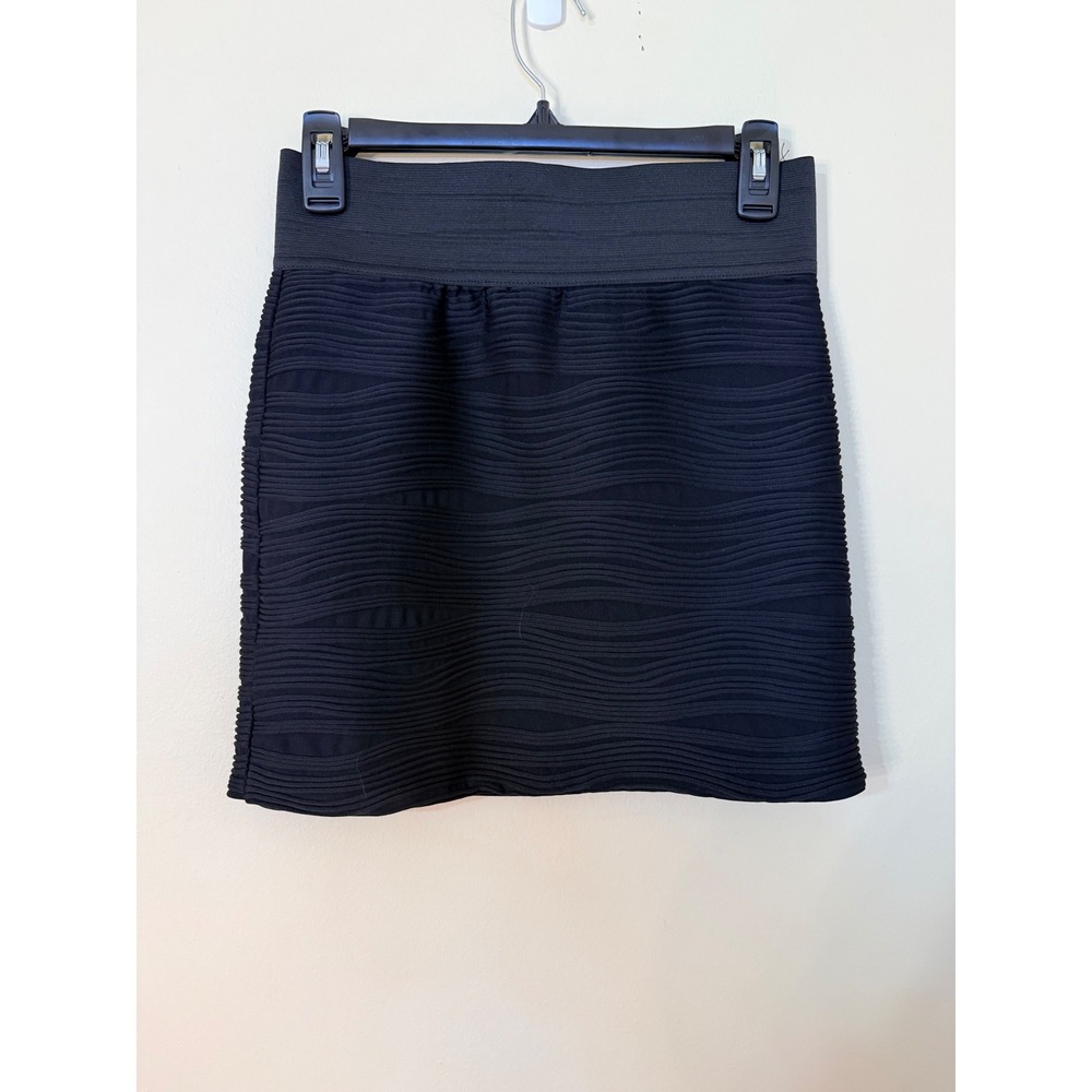 Hot Gal Black Textured Wavy Ribbed Mini Skirt Size Small Elastic Waist Bodycon